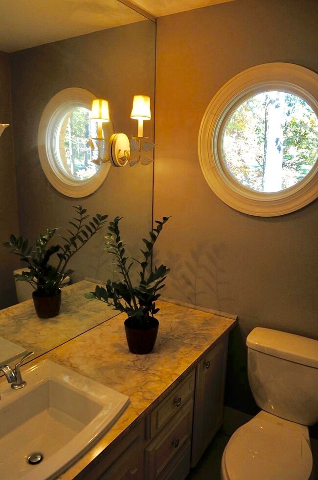 Building Photo - 5755 Doncaster Dr