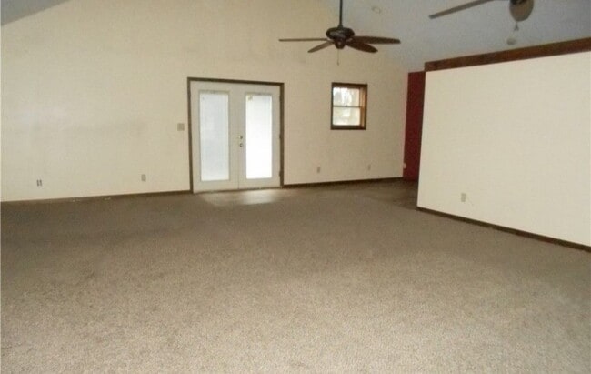 Building Photo - 2241 Vaness Dr