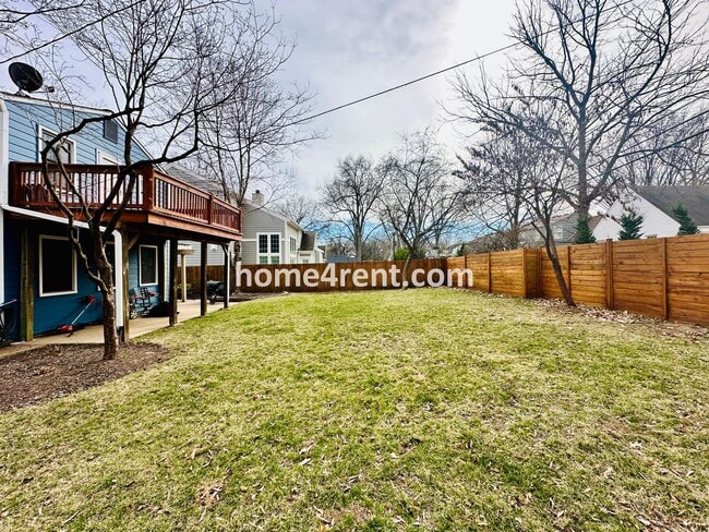 Building Photo - Charming, Prairie Village Home in a Quiet Neighborhood with Wood Floors and a Fenced Yard!