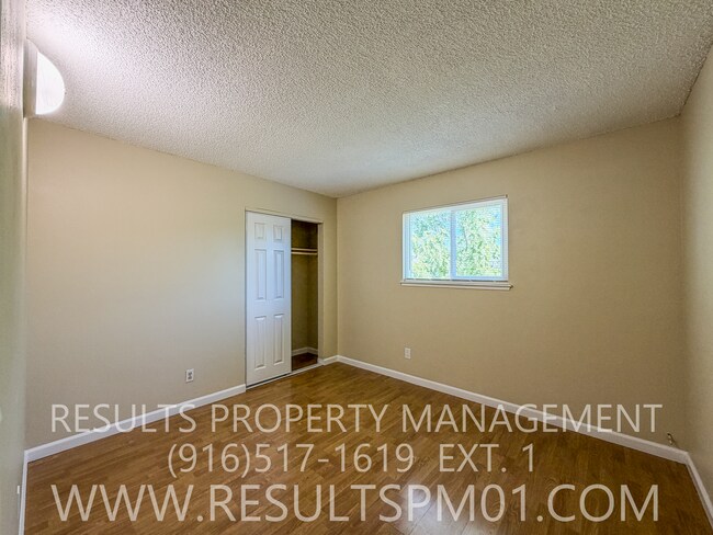 Building Photo - Adorable 2 bedroom duplex