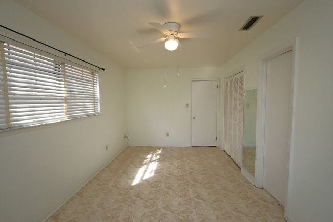 Building Photo - 601 E Stanfill St