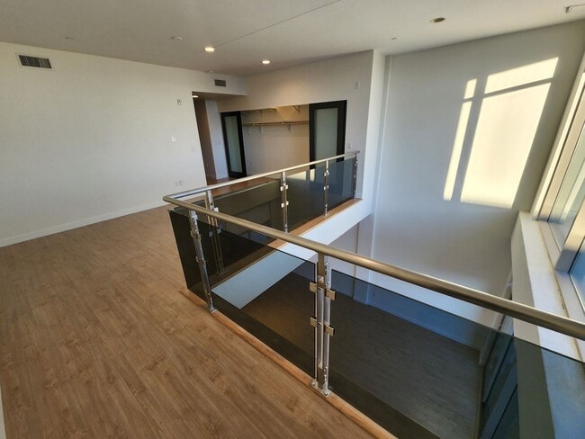 Building Photo - Exceptional Two Level 3 bedroom Condo in upscale Luxe Lofts