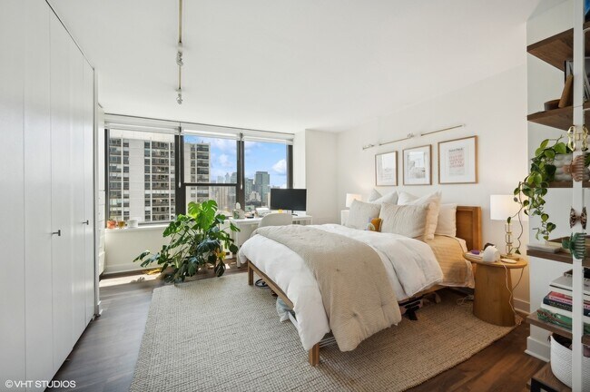 Building Photo - 1560 N Sandburg Terrace