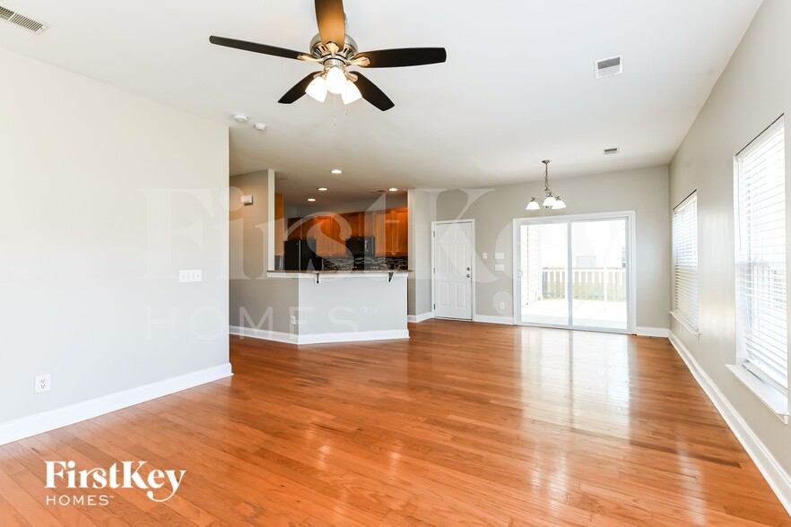 Building Photo - 337 Lakewind Dr