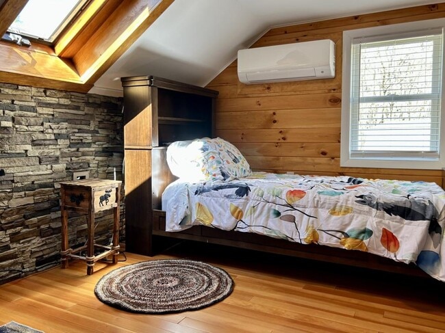 Building Photo - 337 ME-133