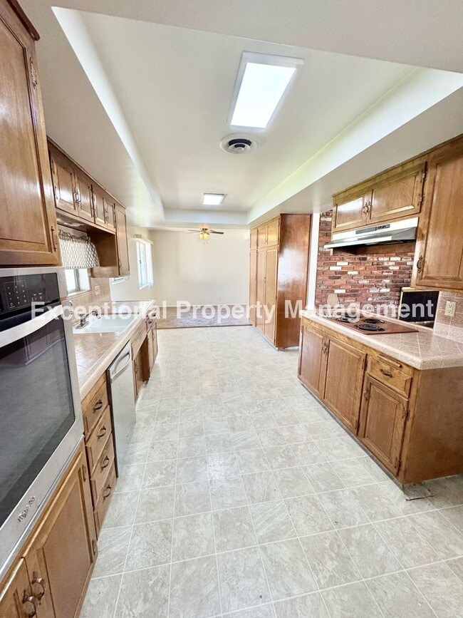 Building Photo - Ready to move in 4 bedroom 3 bath home