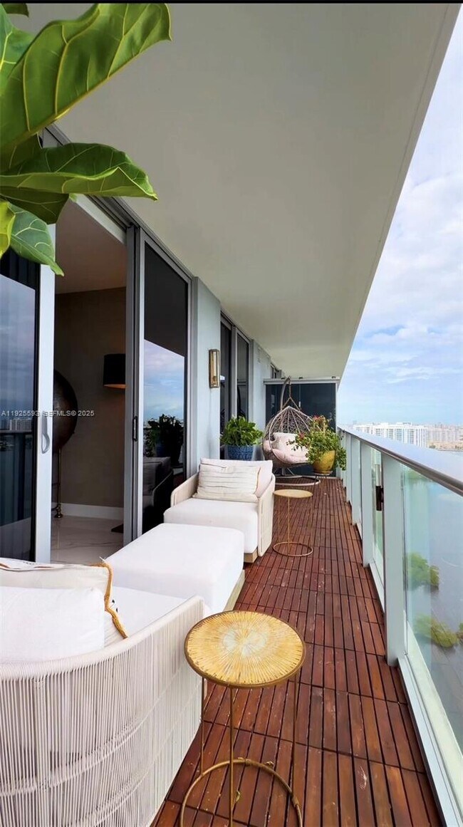 Building Photo - 16385 Biscayne Blvd