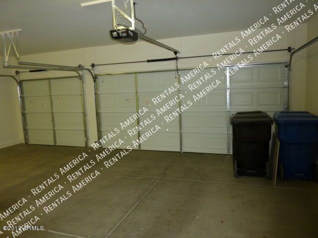 Building Photo - 910 S 118th Ln