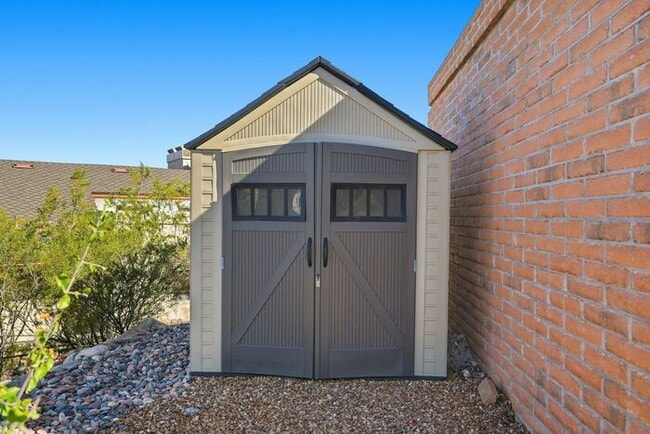 Building Photo - 770 N Lazy J Wy