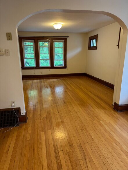 Building Photo - 1257 Elm Lawn St