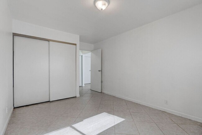 Building Photo - 5396 S Swenson St