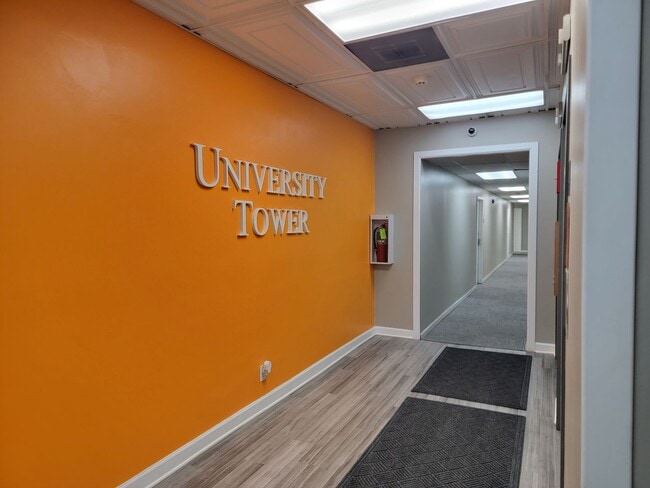 Building Photo - Knoxville 37916 - Studio condo - Within walking distance to University of Tennessee and Ft Sander...