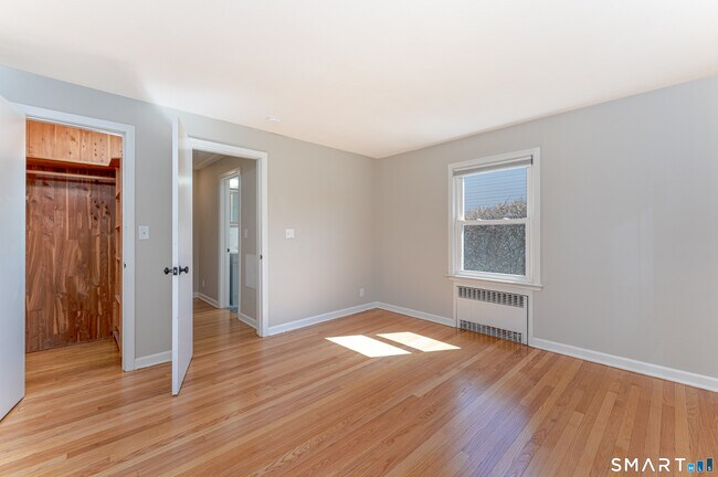 Building Photo - 233 Unionville Ave