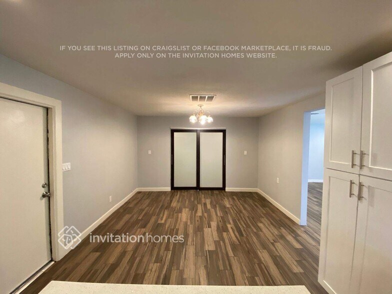 Building Photo - 6102 S Parkside Dr