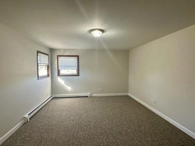 Building Photo - 2 bedroom in Chicago IL 60634