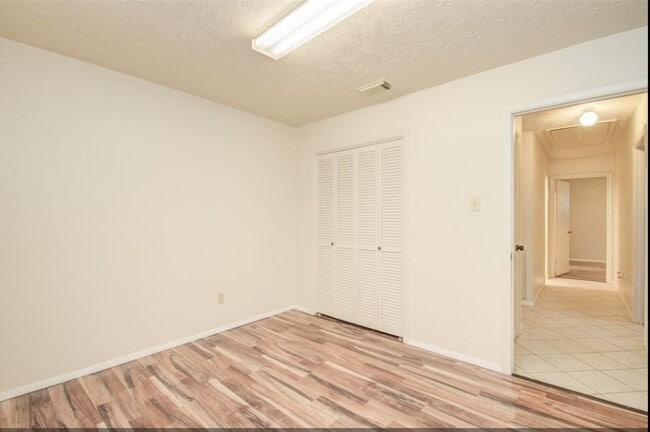 Building Photo - 8206 Westbank Ave