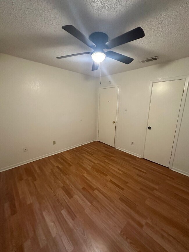 Building Photo - 3804 Charolais Dr