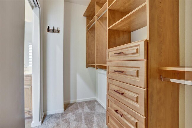 Building Photo - 683 Courtyards Loop