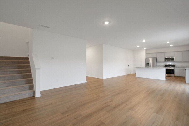 Building Photo - Stunning 4BR House in Hampton