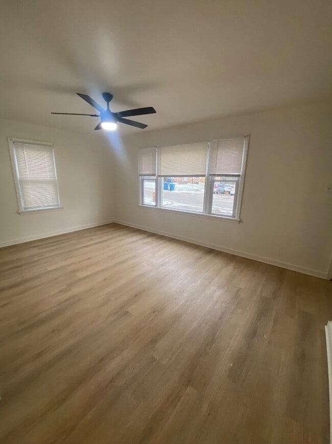 Building Photo - 829 Carson Rd