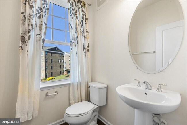 Building Photo - 9717 Tealbriar Dr