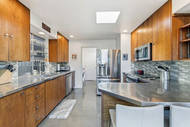 Building Photo - 3920 N Cactus Blvd