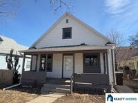 Building Photo - 3 Bedroom Home Close to Campus!