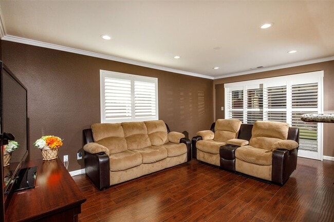 Building Photo - 395 Deep Dell Rd