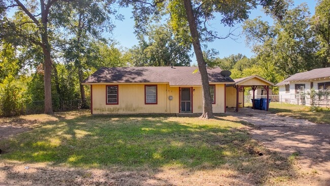 Building Photo - 302 Hollis St