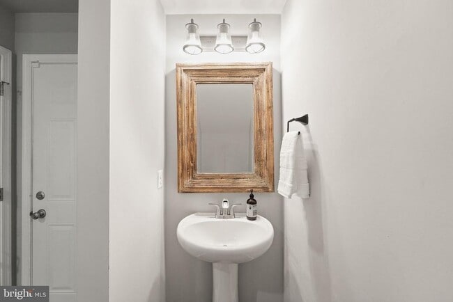 Building Photo - 43846 Artsmith Terrace