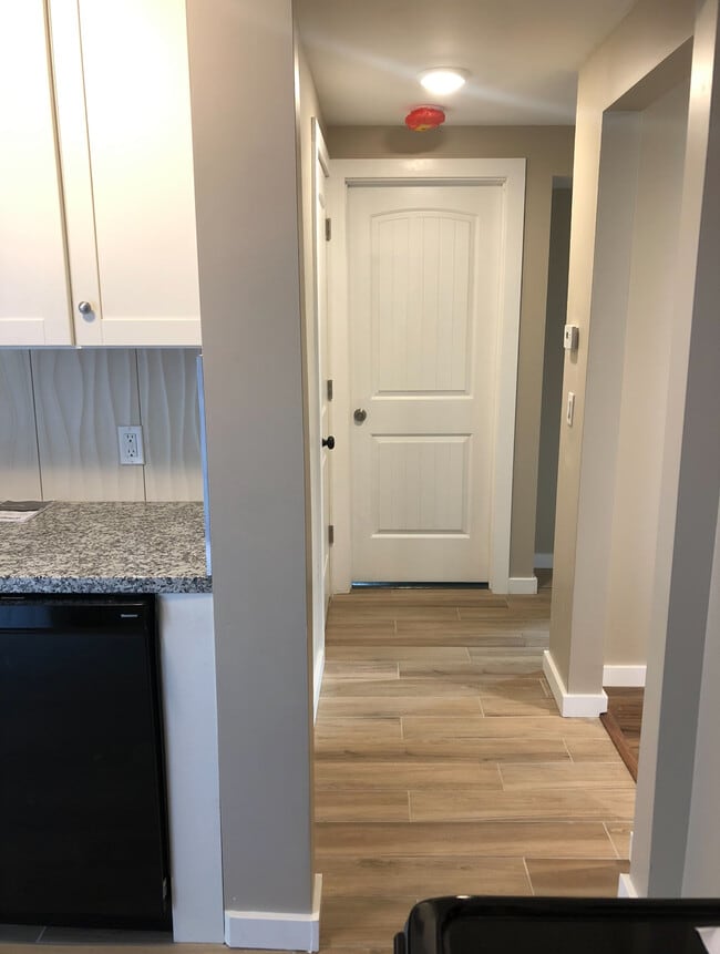 Building Photo - 1145 Montgomery St W