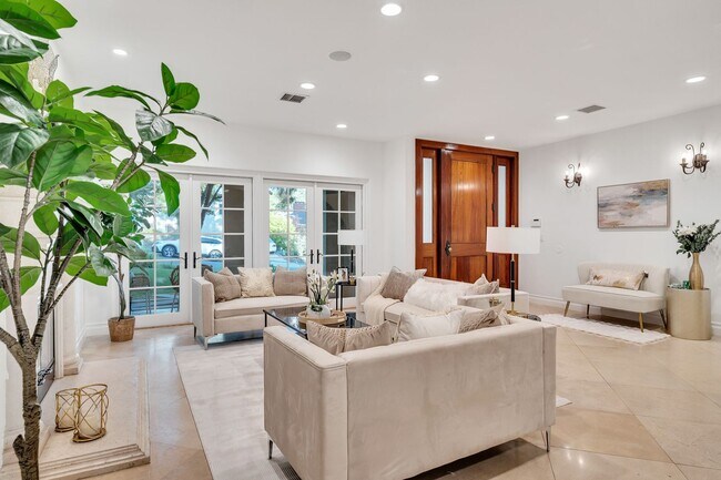 Building Photo - GORGEOUS 7 BED 6.5 BATH FOR LEASE IN BEVER...