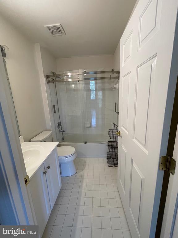 Building Photo - 513 Glenbrook Dr