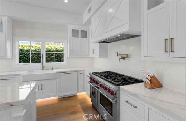 Building Photo - 2401 Bayshore Dr