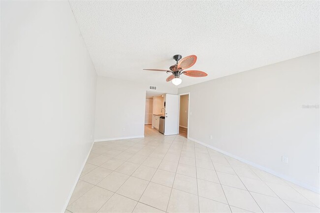 Building Photo - 611 Lively Dr