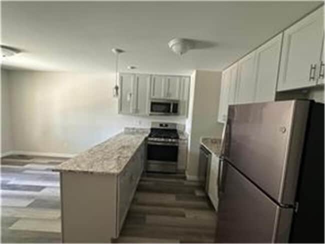 Building Photo - 468 Thomas Ave W