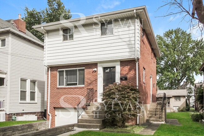 Building Photo - Cheerful and Welcoming Home for You!
