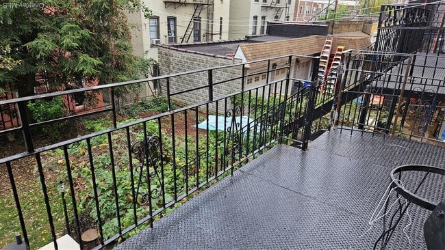 Building Photo - 25-31-31 42nd St