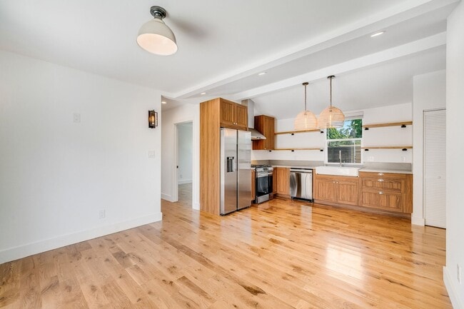 Building Photo - 2320 Alta St