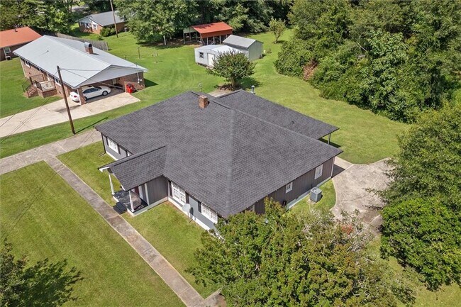 Building Photo - 213 Poplar St