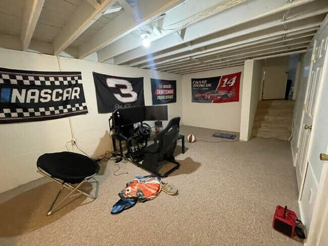 Building Photo - 3840 E 10th St