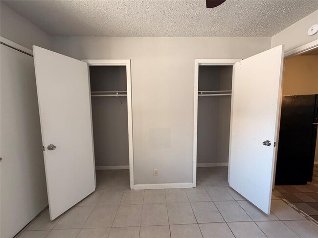 Building Photo - 4303 Duval St