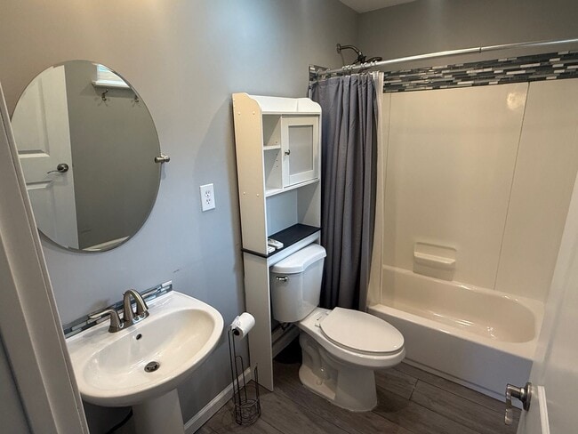 Building Photo - Fully Renovated 1-Bedroom Duplex with Large Outdoor Patio in Martinez