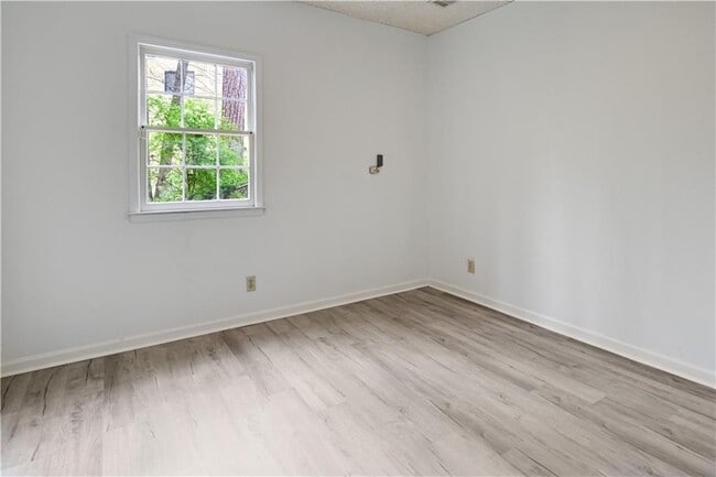 Building Photo - 4711 Nutmeg Way SW