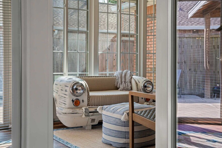 Building Photo - 300 Lan Rob Ln