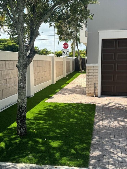 Building Photo - 10400 NW 58th Ter