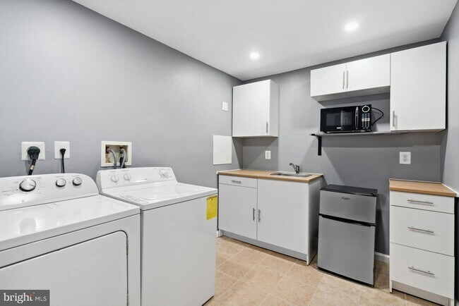 Building Photo - 4935 Wallflower Wy