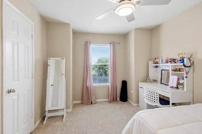 Building Photo - 25450 Barmby Dr