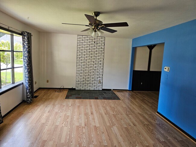 Building Photo - 37377 Green Dr