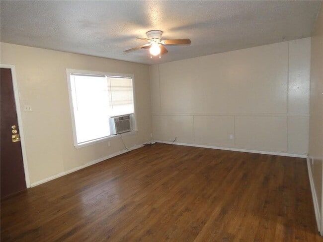 Building Photo - 3 bedroom, 1 bath